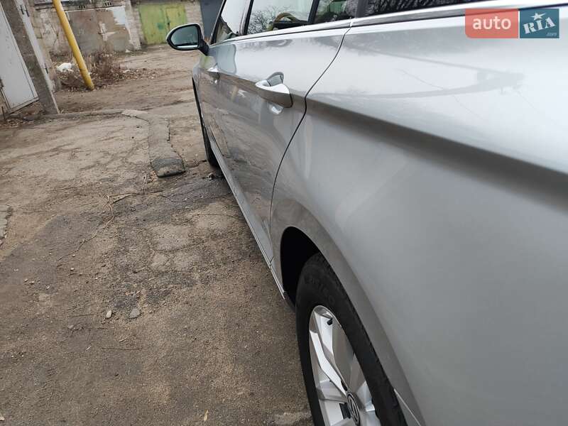 Универсал Volkswagen Passat 2018 в Каменском