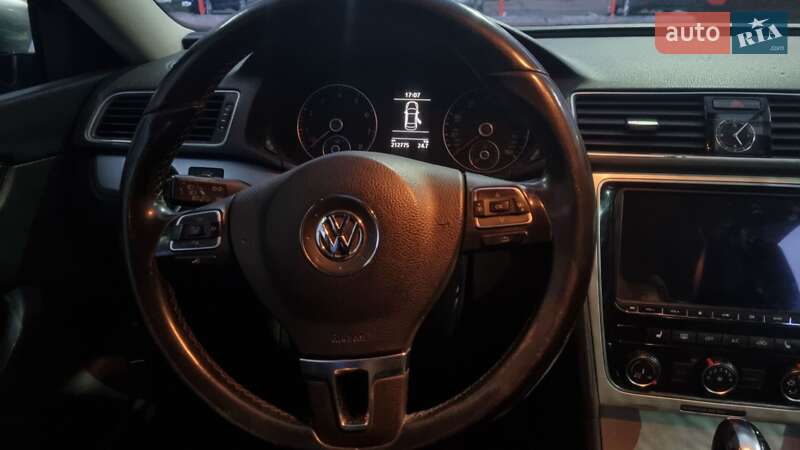Седан Volkswagen Passat 2012 в Житомирі