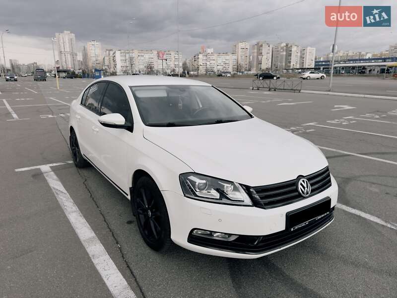 Седан Volkswagen Passat 2012 в Киеве