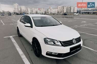 Седан Volkswagen Passat 2012 в Киеве