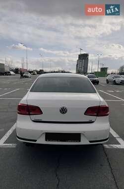 Седан Volkswagen Passat 2012 в Киеве