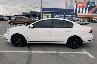 Седан Volkswagen Passat 2012 в Киеве