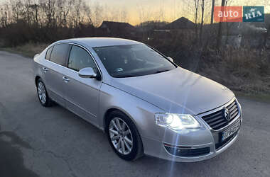 Седан Volkswagen Passat 2005 в Мукачевому