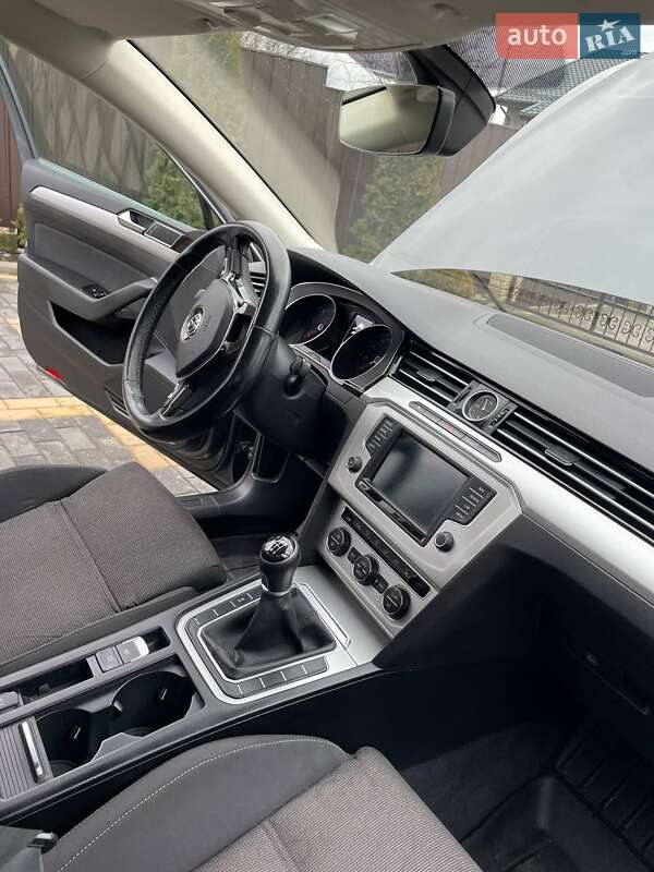Універсал Volkswagen Passat 2016 в Луцьку