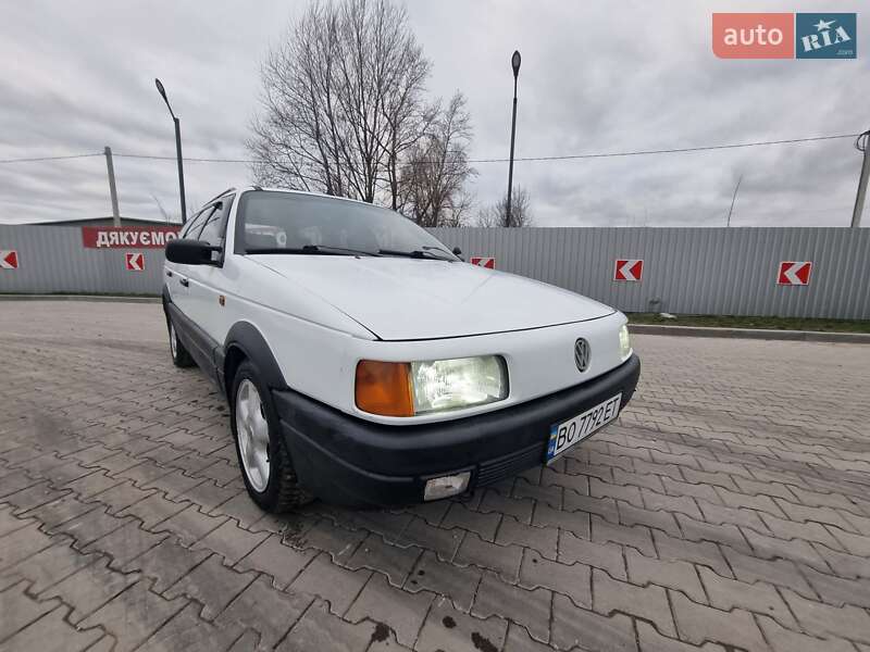 Универсал Volkswagen Passat 1988 в Кременце