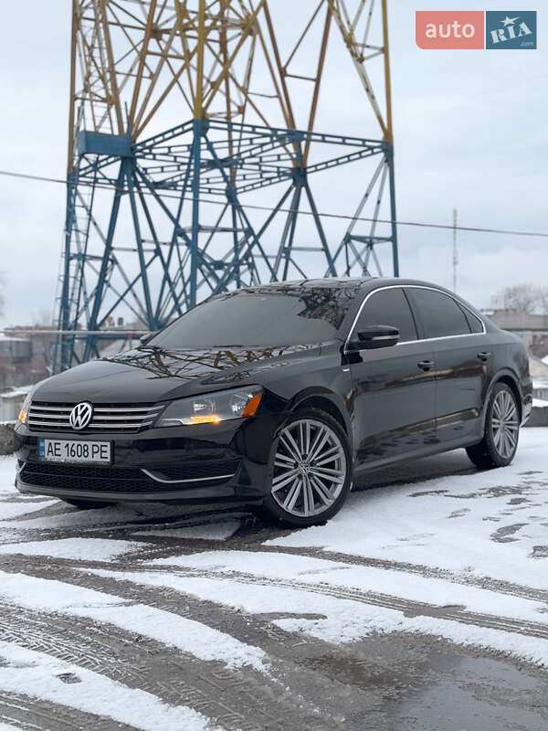 Седан Volkswagen Passat 2013 в Днепре