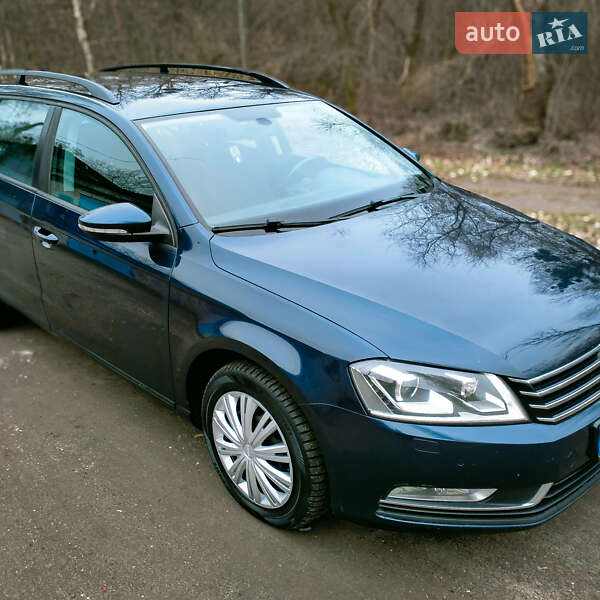 Універсал Volkswagen Passat 2011 в Житомирі