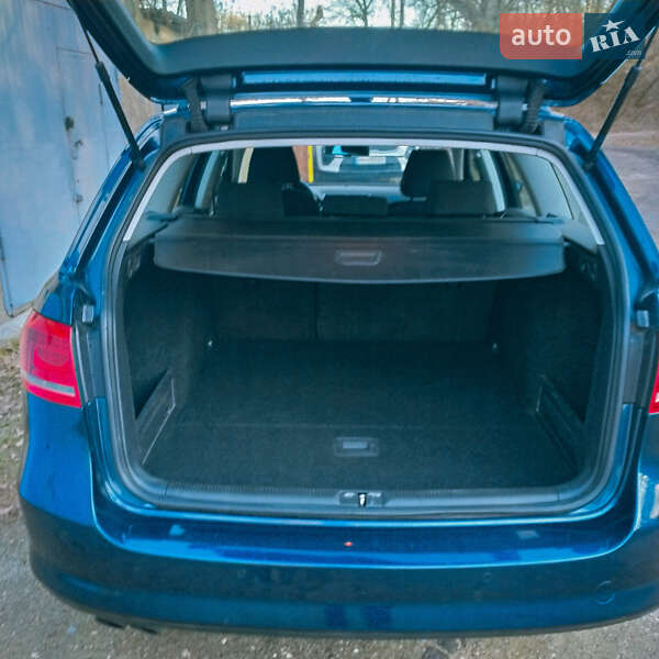 Універсал Volkswagen Passat 2011 в Житомирі