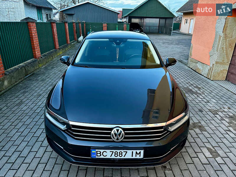 Седан Volkswagen Passat 2018 в Львове