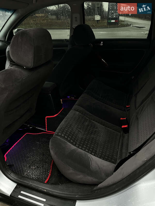 Седан Volkswagen Passat 2002 в Тараще