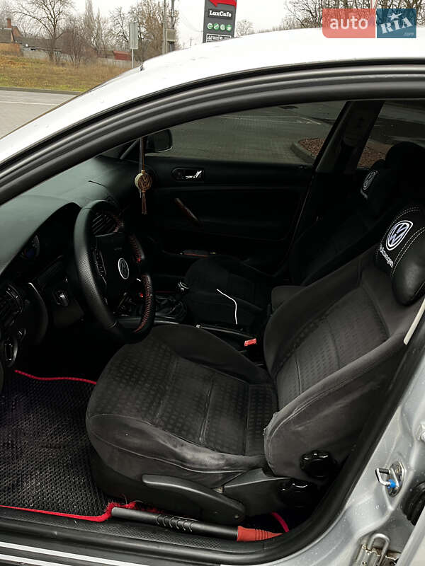 Седан Volkswagen Passat 2002 в Тараще