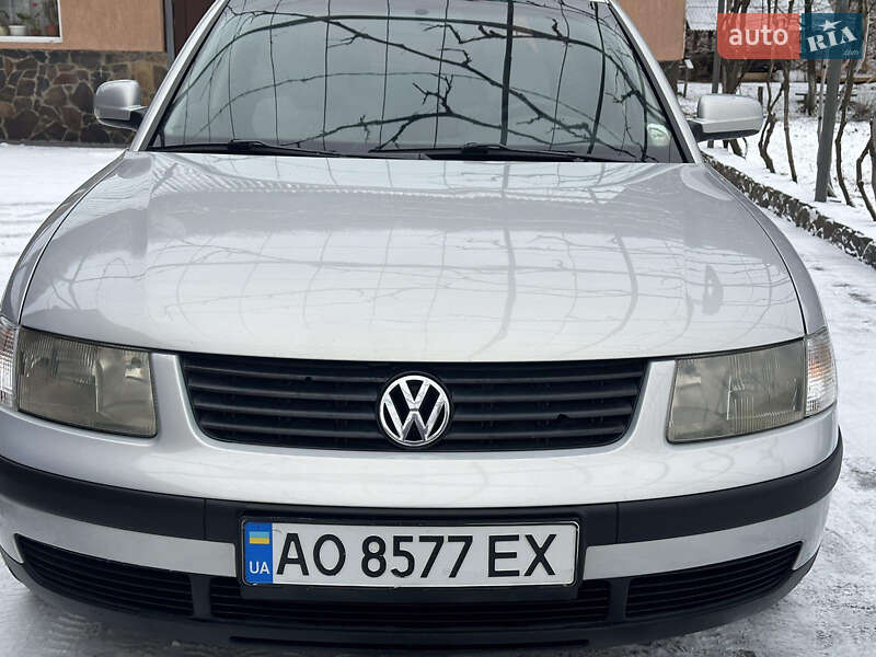 Універсал Volkswagen Passat 1998 в Ужгороді