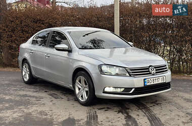 Седан Volkswagen Passat 2012 в Ужгороді