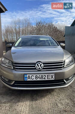 Універсал Volkswagen Passat 2013 в Маневичах