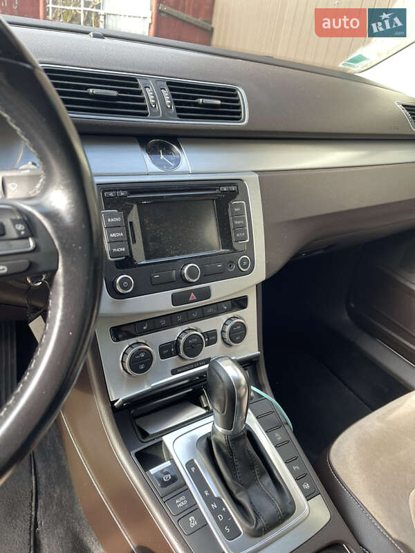 Універсал Volkswagen Passat 2013 в Маневичах