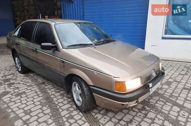 Седан Volkswagen Passat 1988 в Кременце