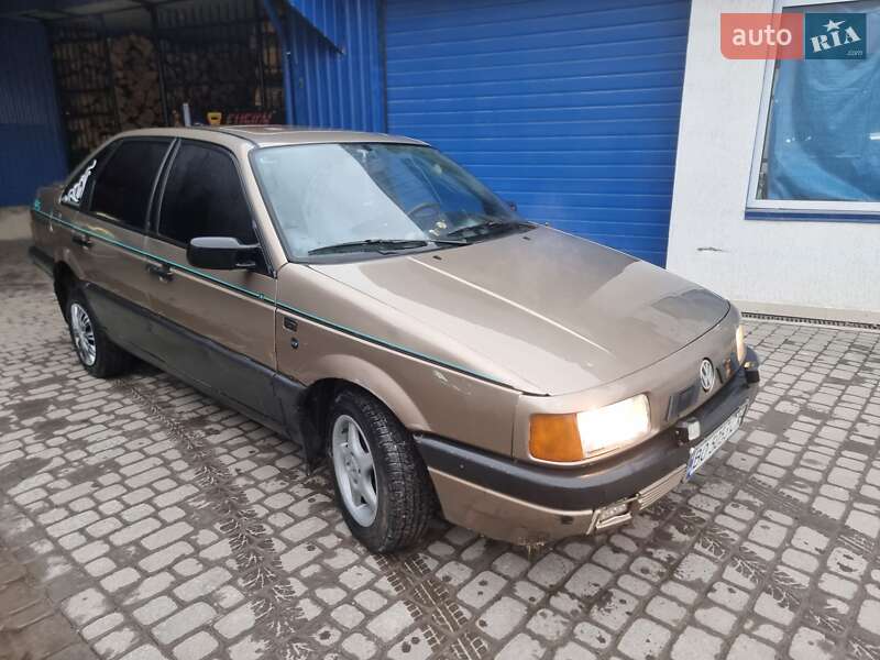 Седан Volkswagen Passat 1988 в 