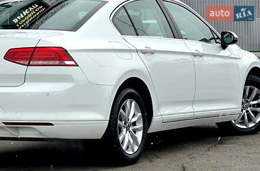 Седан Volkswagen Passat 2017 в Києві