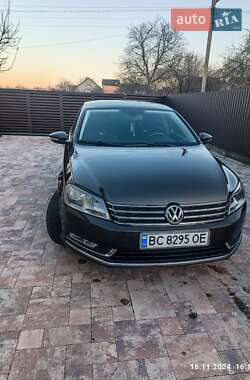 Седан Volkswagen Passat 2013 в Золочеві