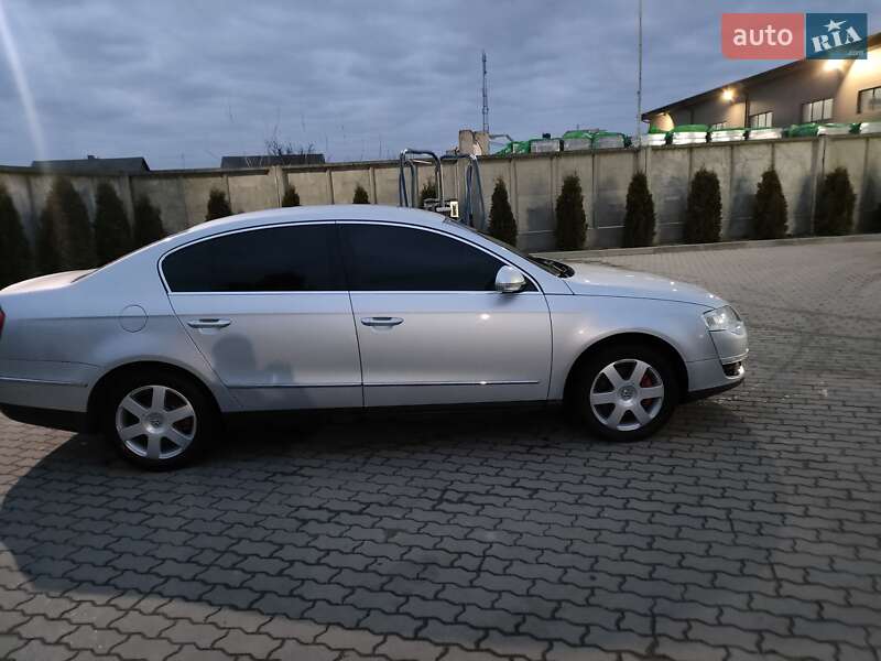 Седан Volkswagen Passat 2005 в Сарнах