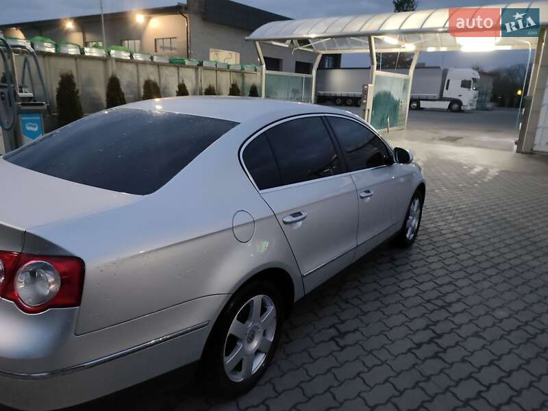 Седан Volkswagen Passat 2005 в Сарнах