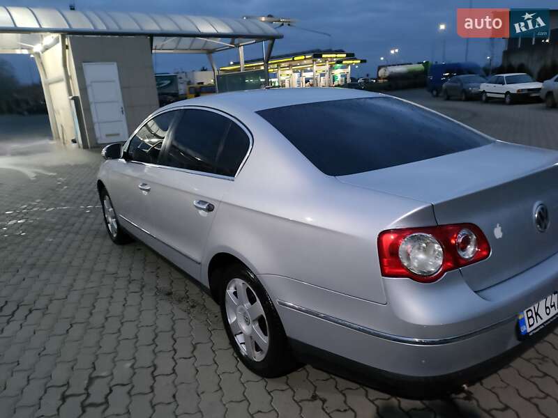 Седан Volkswagen Passat 2005 в Сарнах