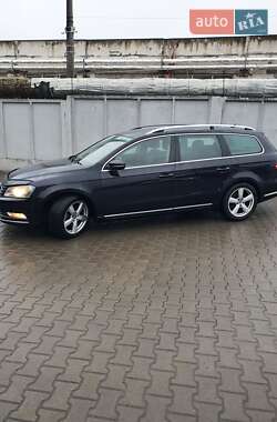 Універсал Volkswagen Passat 2012 в Житомирі