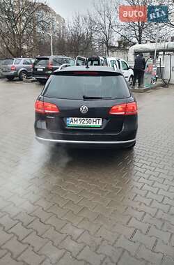 Універсал Volkswagen Passat 2012 в Житомирі