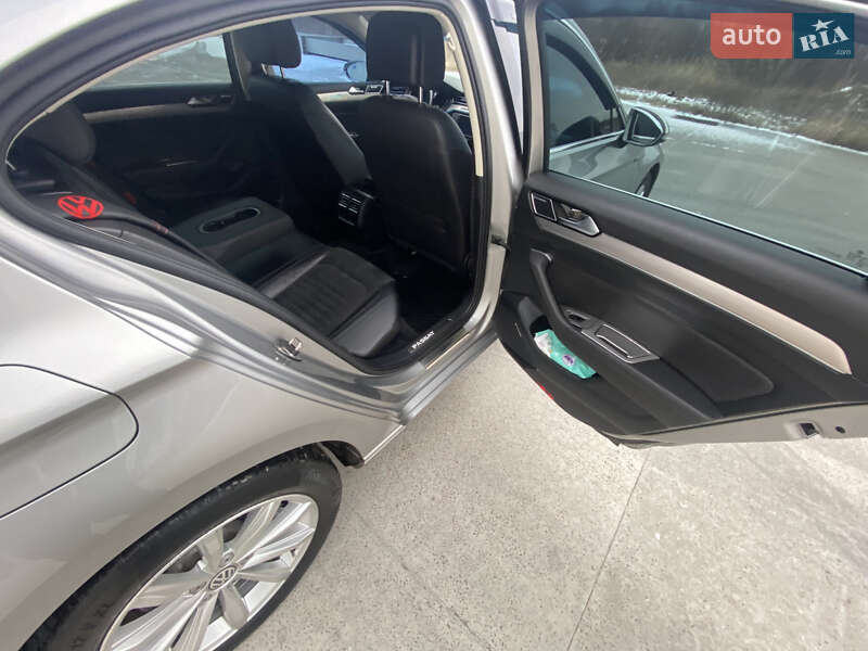 Седан Volkswagen Passat 2016 в Коростене