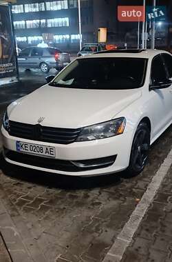 Седан Volkswagen Passat 2012 в Днепре