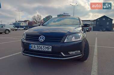 Седан Volkswagen Passat 2012 в Києві