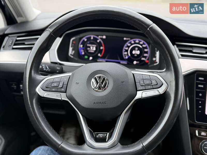 Седан Volkswagen Passat 2020 в Рава-Русской
