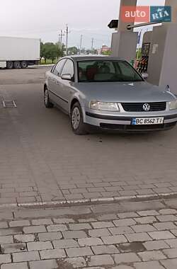 Седан Volkswagen Passat 1997 в Радехові