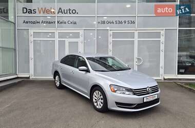 Седан Volkswagen Passat 2013 в Києві