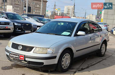 Седан Volkswagen Passat 2000 в Харкові