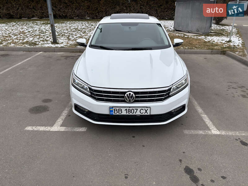 Седан Volkswagen Passat 2017 в Киеве
