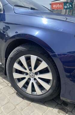 Универсал Volkswagen Passat 2011 в 