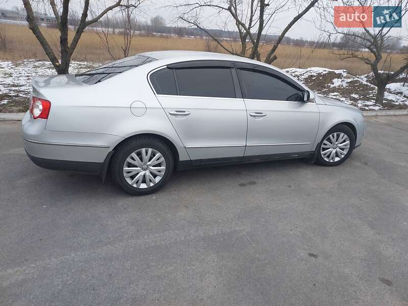 Седан Volkswagen Passat 2005 в Кременчуге