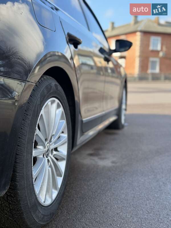 Седан Volkswagen Passat 2017 в Києві