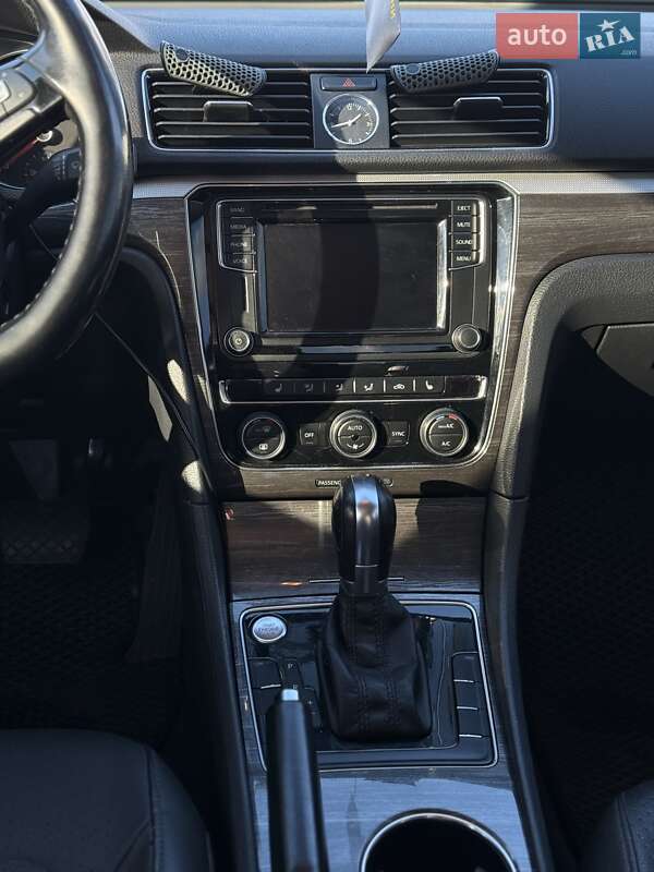 Седан Volkswagen Passat 2017 в Києві
