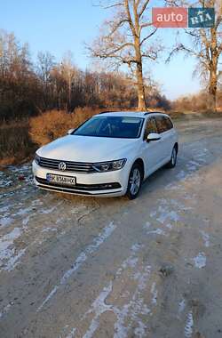 Універсал Volkswagen Passat 2016 в Полтаві