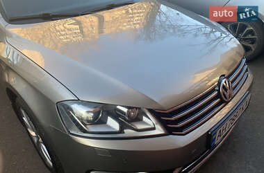 Седан Volkswagen Passat 2013 в Києві