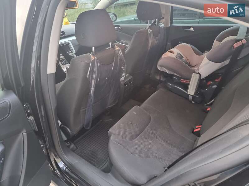 Седан Volkswagen Passat 2010 в Сокале