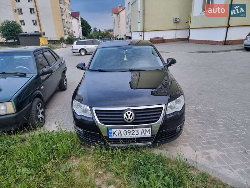 Седан Volkswagen Passat 2010 в Сокале