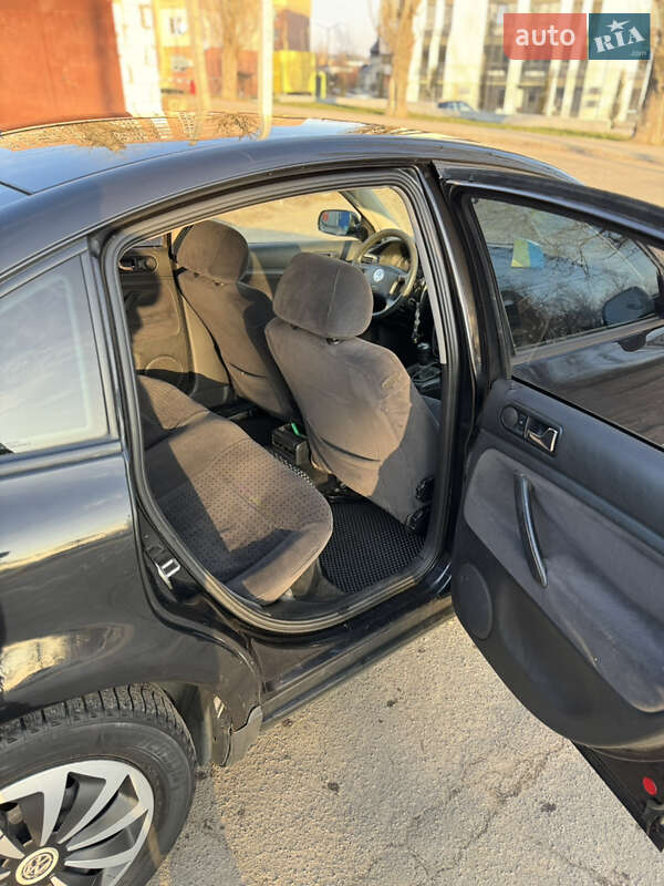 Седан Volkswagen Passat 1998 в Києві