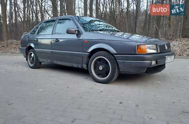 Седан Volkswagen Passat 1992 в Кременці