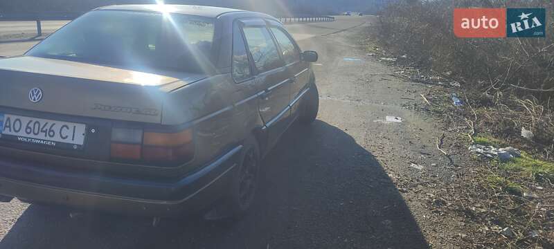 Седан Volkswagen Passat 1989 в Хусте