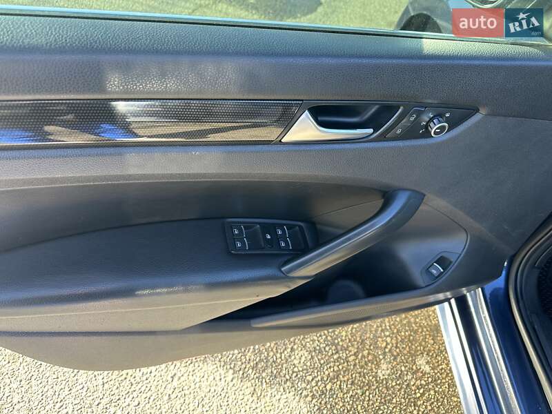 Седан Volkswagen Passat 2012 в Днепре