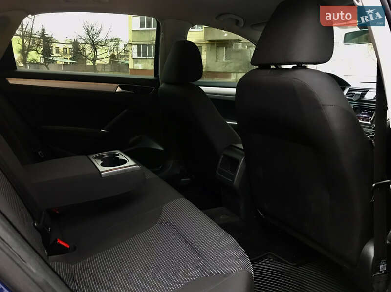 Седан Volkswagen Passat 2016 в Киеве