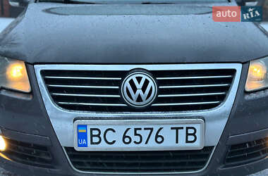 Седан Volkswagen Passat 2006 в Звягелі